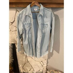 Levi’s distressed oversized light wash shacket size M